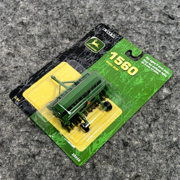 JOHN DEERE 1560 GRAIN DRILL-1/64-NICE-PACKAGED-2001 ERTL - Picture 7 of 7